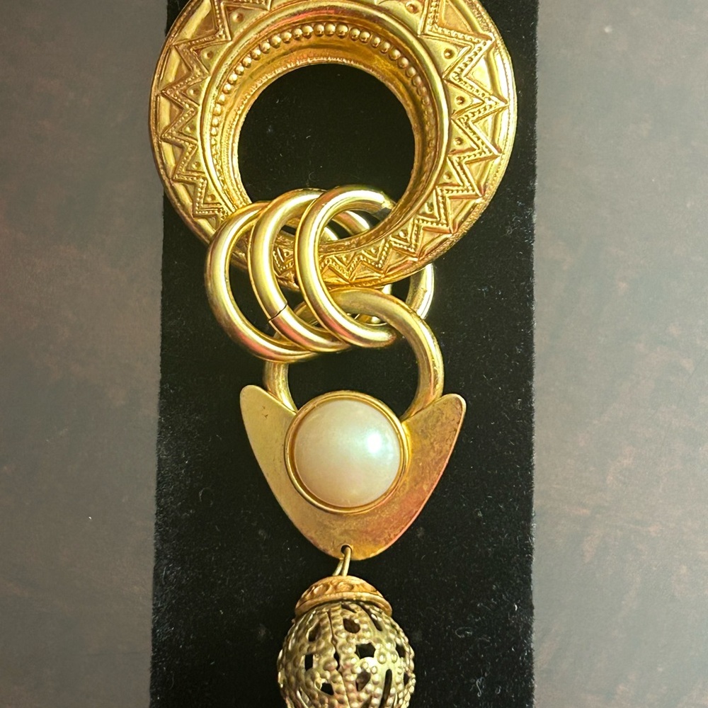 Vintage Kate Hines gold tone dangling brooch with faux mabe pearl. Signed.